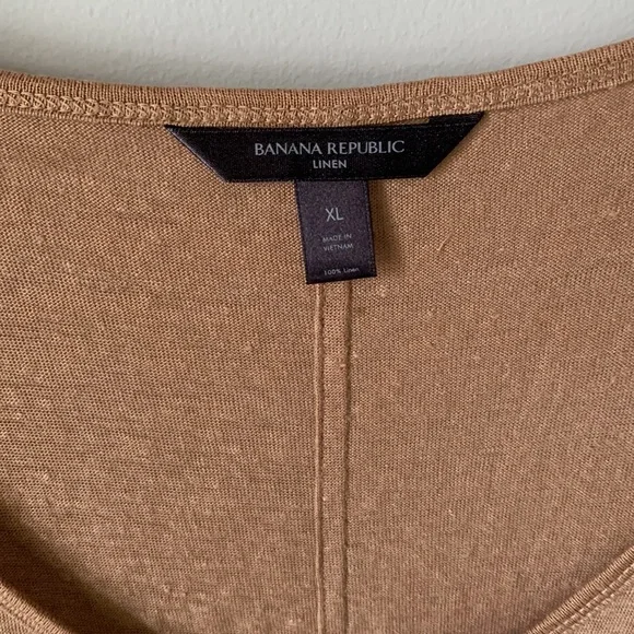 Banana Republic like new sleeveless top - Picture 2 of 2